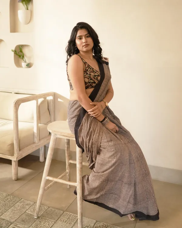 Black_Cotton_Checks_Printed_Mul_Saree_With_Tassels_For_Women